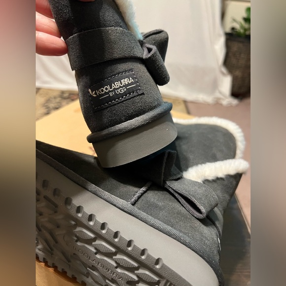 SOLD!!! 8 Koolaburra by UGG Arlena Short Boot Gray Side Bow - Picture 6 of 14